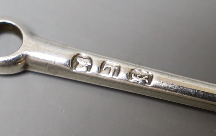 A George III silver game skewer, London, 1806, 18.9cm.